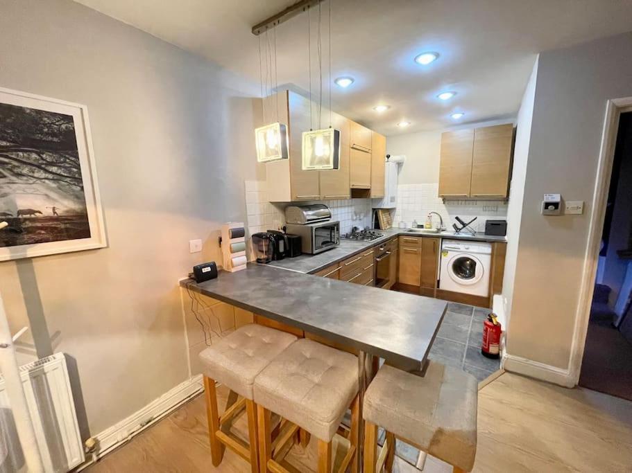 *New* Beautiful 2 Bedroom House In Central Location London Exteriör bild