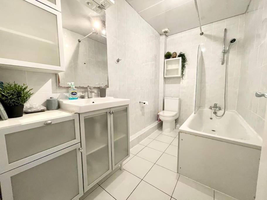 *New* Beautiful 2 Bedroom House In Central Location London Exteriör bild
