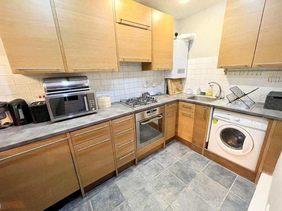 *New* Beautiful 2 Bedroom House In Central Location London Exteriör bild